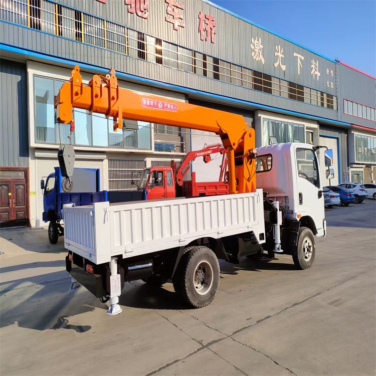 二连浩特市三轮随车吊定制 农用改装机自备吊中瑞长期出售